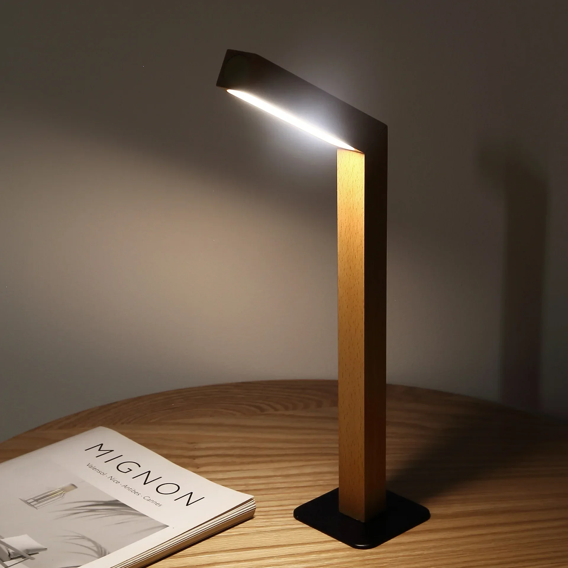 Modern European And American Minimalist Wiring Free Solid Wood Reading USB Charging Magnetic Touch Dimming Table Lamp