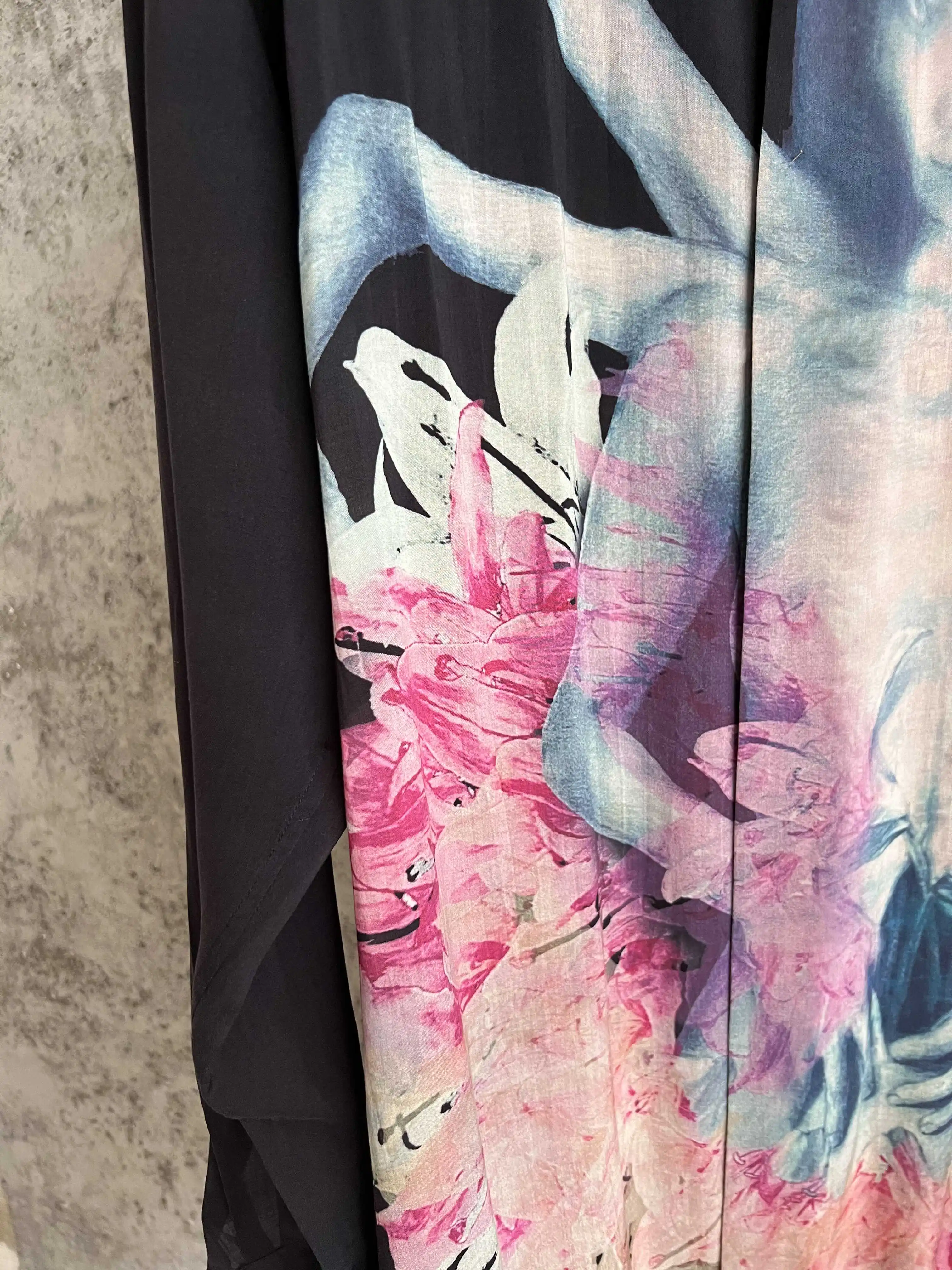 内田彩莉 アスラシャツプリント、呉建豪と丸山貴平と同じスタイル