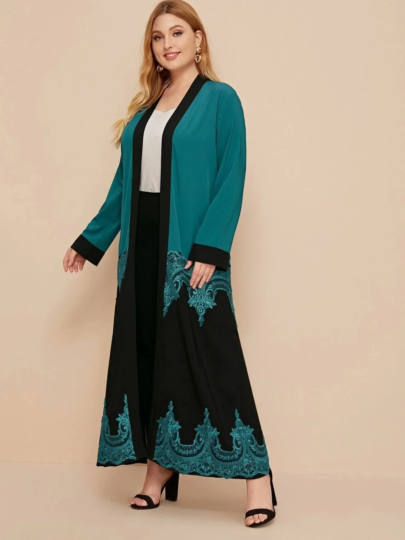 Hollow Out Muslim Dress Fashion Lace Embroidery Muslim Abaya for Women Lace-up Abayas Kaftan Islam Cardigan Dubai Arab Long Robe