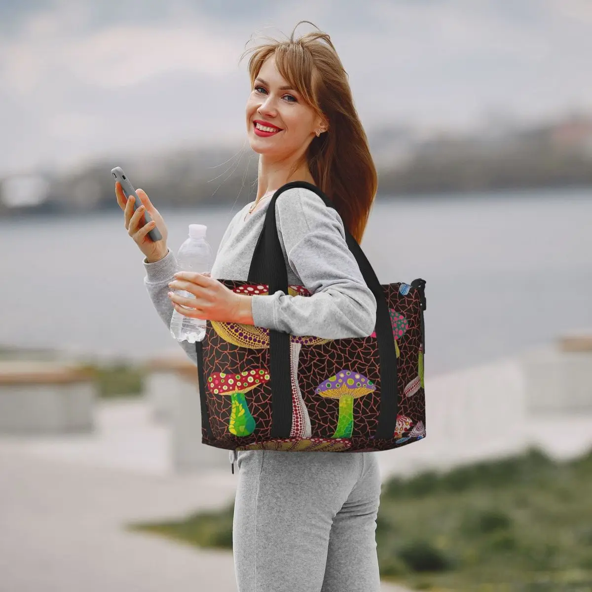 Custom Yayoi Kusama Toadstools บทคัดย่อ Art Tote กระเป๋าผู้หญิงขนาดใหญ่ความจุ Gym Beach กระเป๋าเดินทางไหล่