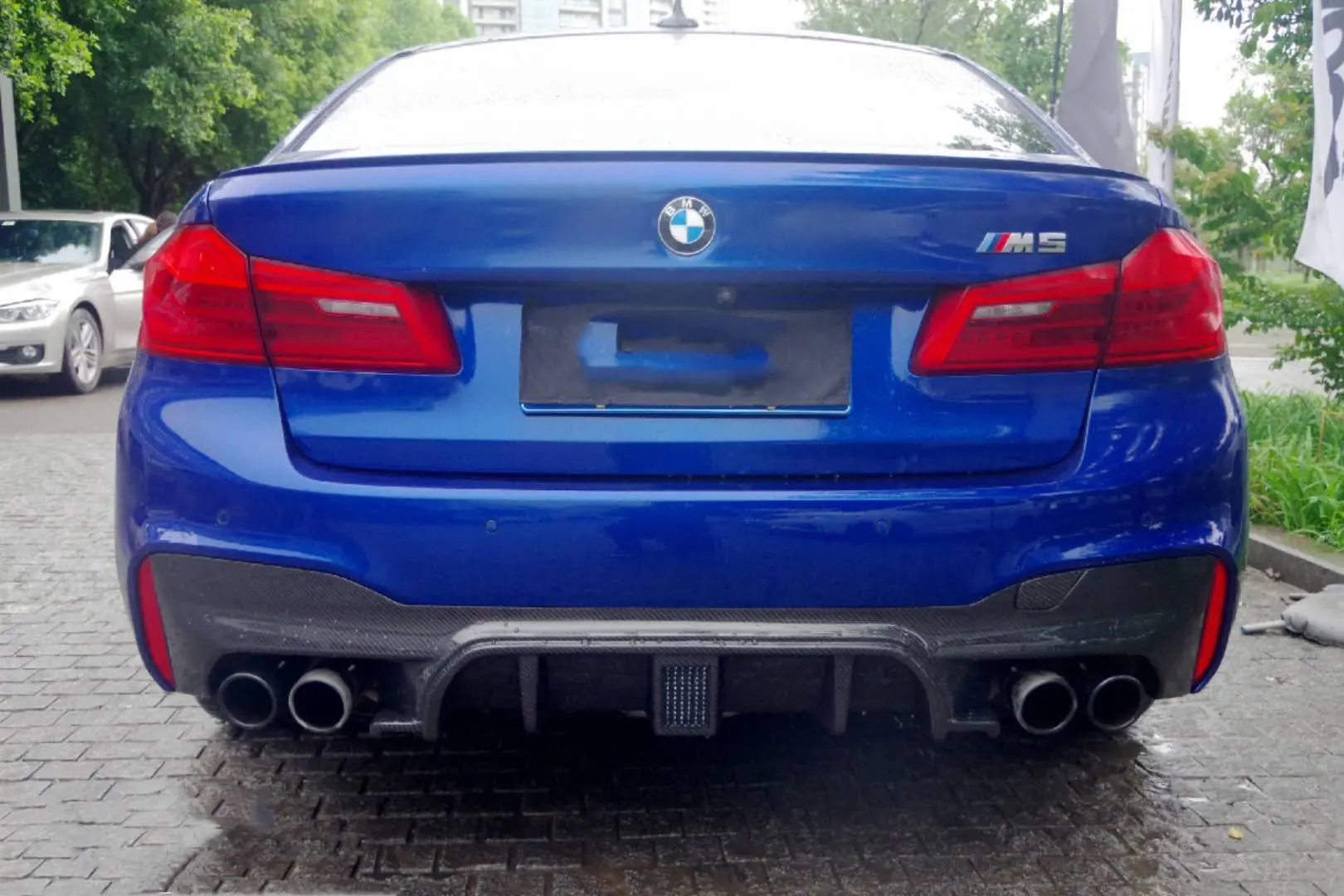 3D style with LED carbon fiber rear diffuser for F90 M5 5 series G30