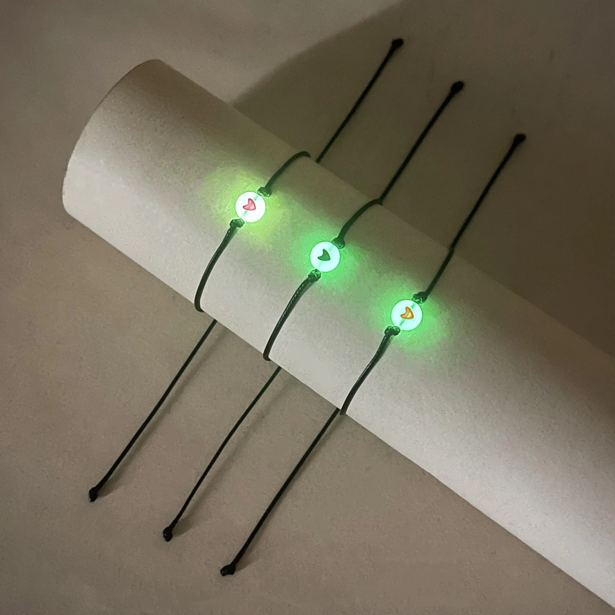 طقم مكون من 3 قطع بإضاءة ليلية وردية مع أساور منسوجة يدويًا من سلسلة الشمع - موضوع Love Good Sister