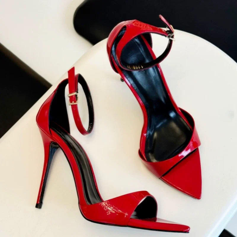 

Тонкие босоножки на высоком каблуке, новые летние сексуальные сандалии из лакированной кожи с острым носком и пряжкой, банкетная женская обувь большого размера по индивидуальному заказу