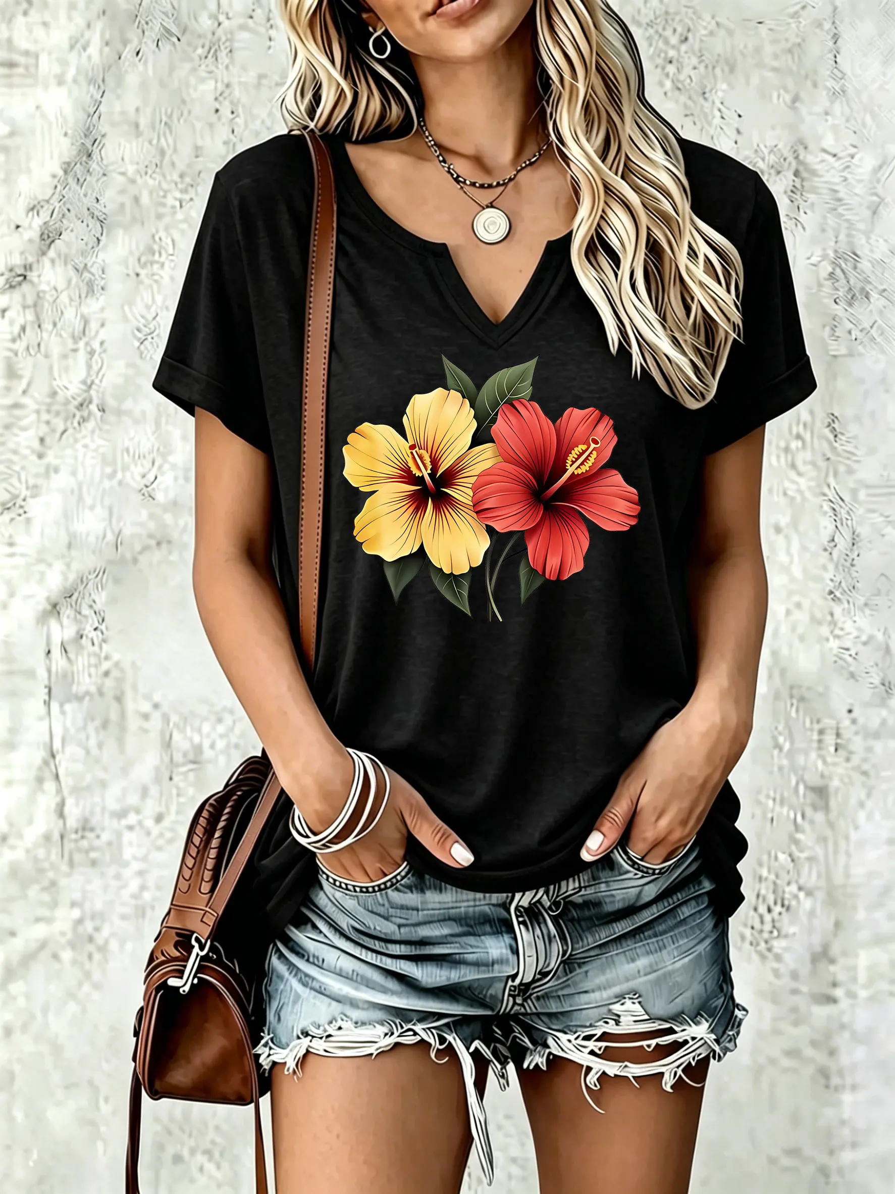Damen-T-Shirt mit V-Ausschnitt und kurzen Ärmeln, leuchtendem Hibiskusblüten-Print und frischen grünen Blätterelementen, lässiges Sommer-T-Shirt – Detail 4