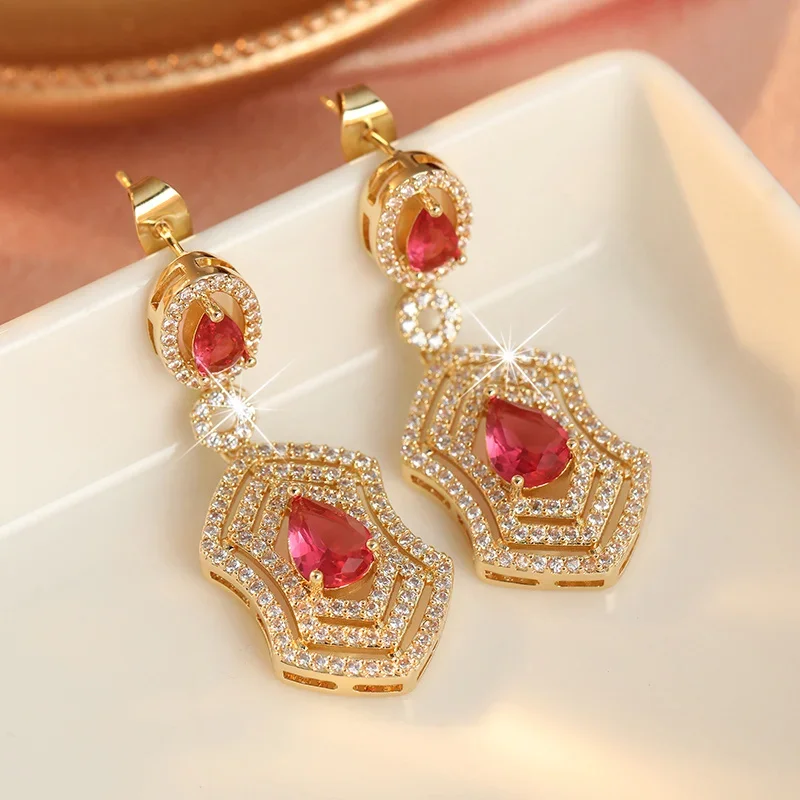 Luxuriöse geometrische Anhänger-Ohrringe für Damen, doppellagig, mit glänzendem Design, überzogen mit Zirkonia, exquisiter, eleganter Schmuck – Detail 3