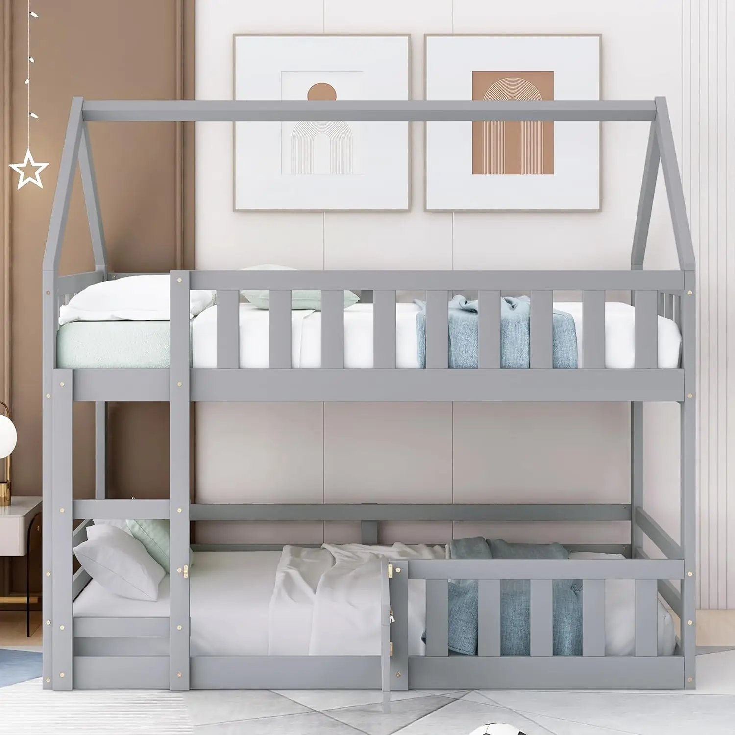 Kinderbedden Huisvormig ontwerp Twin Over Twin laag stapelbed met hek en te openen deur, massief houten huisbed stapelbedframe