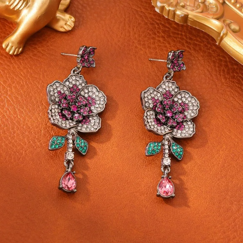 

Vintage Black Gold Fashion Elegant Full of Diamonds Temperament Niche Design Sense Rose Camellia Lady