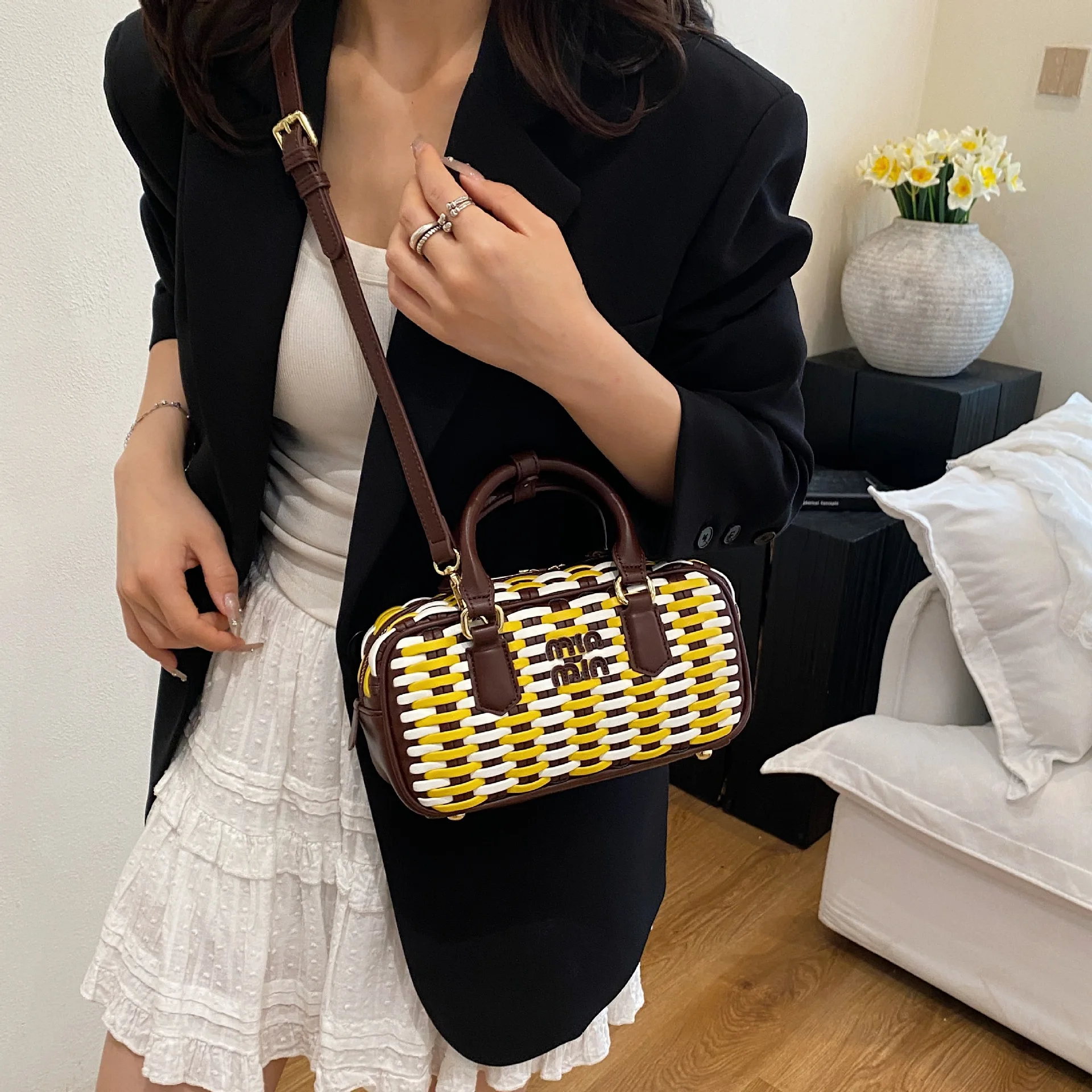 

‌"2025 Women's Straw Woven Bag - Color Contrast Shoulder Purse | Fashion Square Crossbody Briefcase | Small Boho Chic Handbag"‌