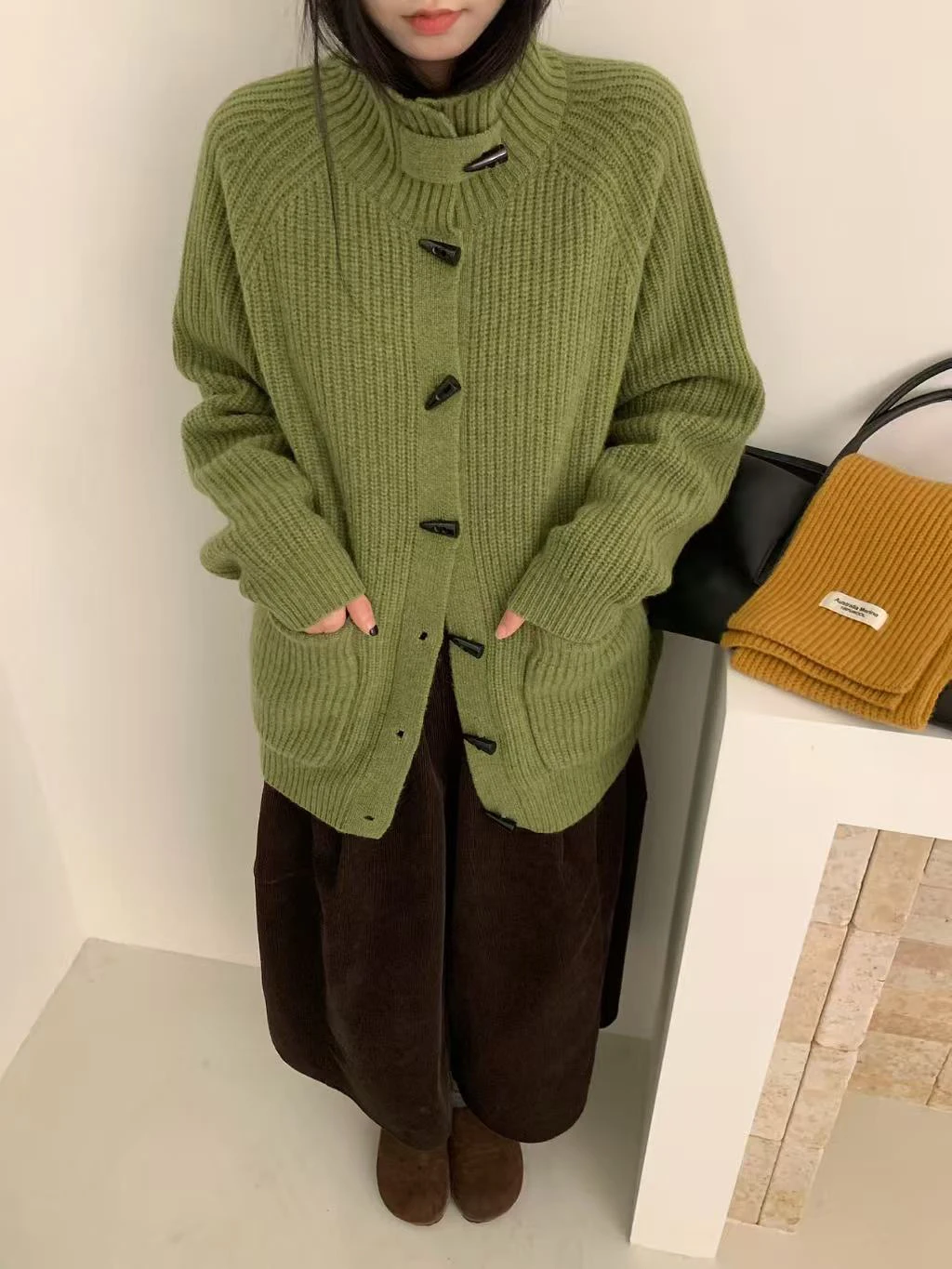 

Ladies' Loose Fit Long Sve Knitted Woolen Sweater High Collar Button Design Lazy Sle Faionable Autumn Winter Top