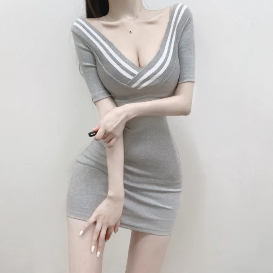 

【New style】Temperament tight-fitting all-matching V-neck showing chest sleeves hip short skirt summer new Korean style high-wai