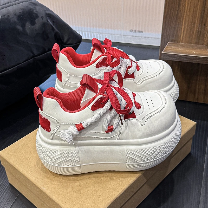 

Новые женские кроссовки на платформе из синтетической кожи, 7 см, на танкетке, массивные, весна-осень, модные, вулканизированные туфли-лодочки от известного бренда