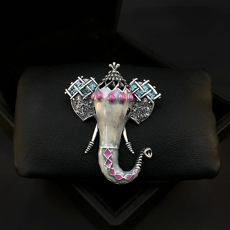 

High-End Exquisite Pet Elephant Brooch Men and Women Suit Coat Corsage Luxurious Animal Pin Rhinestone Jewelry Accessories Gifts