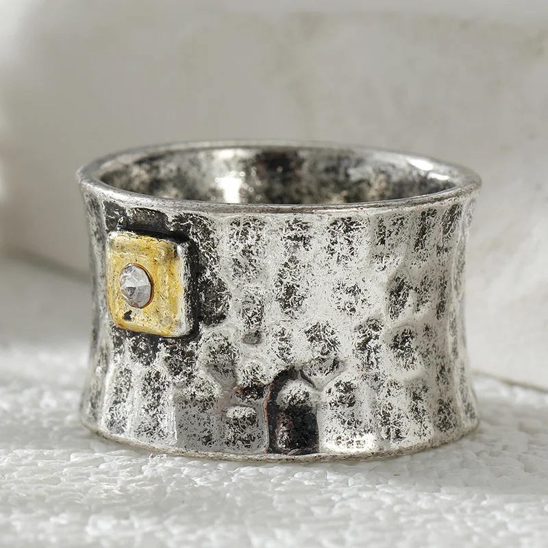 Damen-Vintage-Ring mit breiter Oberfläche, geschnitzter, gehämmerter Textur, vielseitiger Ring für den Alltag, Party, Schmuckzubehör im Bohemian-Stil