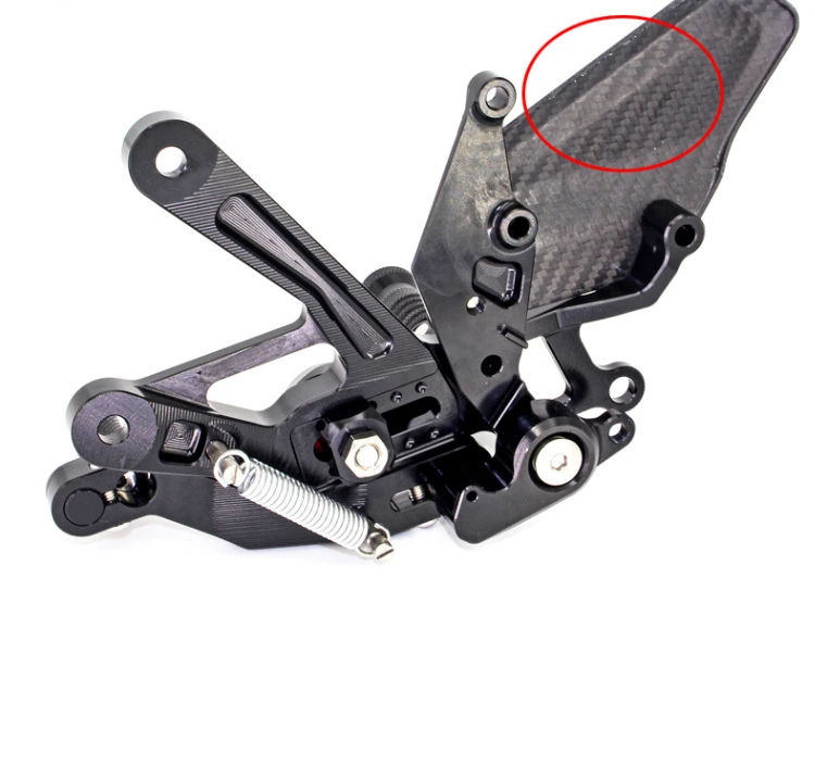 Suitable for Yamaha R1 raised foot pedal R1M modification accessories, carbon fiber CNC adjustable raised foot pedal