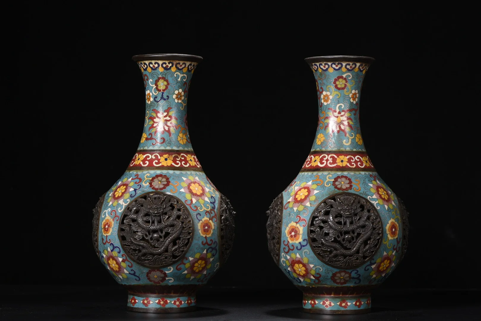 

13"Xizang Folk Old Bronze Cloisonne Enamel Flower texture Hollow Dragon Bocksbeutel Vase A Pair Amass wealth Ornaments