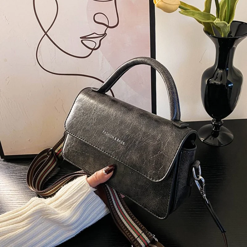 

Fashionable Ladies Crossbody-Bag Made Of Garden-Printed Leather Featuring Spacious Durable Vintage Trendy Daily Style​