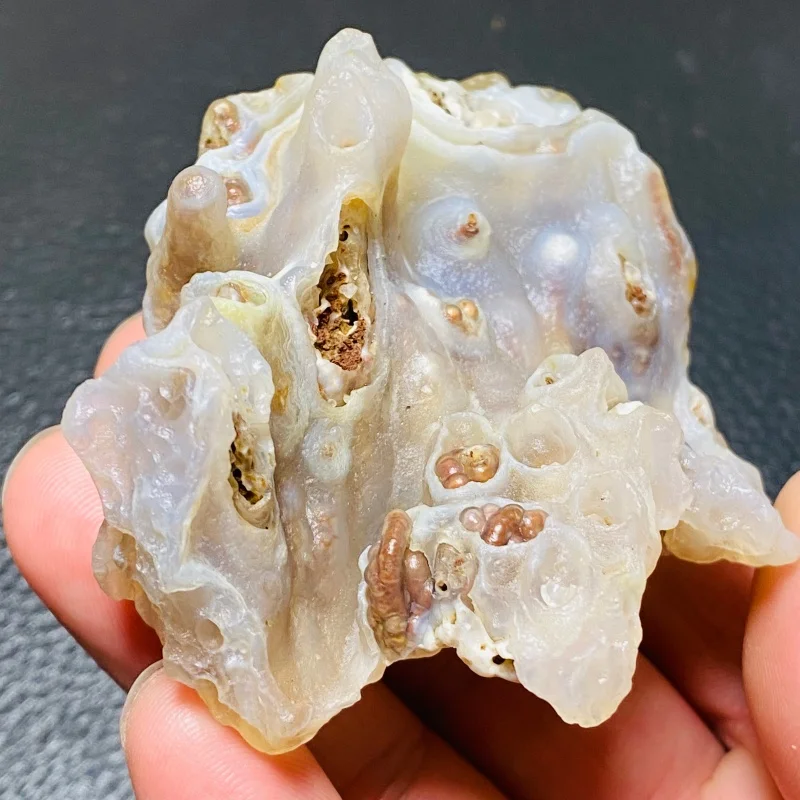 

Natural white agate mineral specimen - Nanchong grape agate - has healing energy and can be used for home decoration.