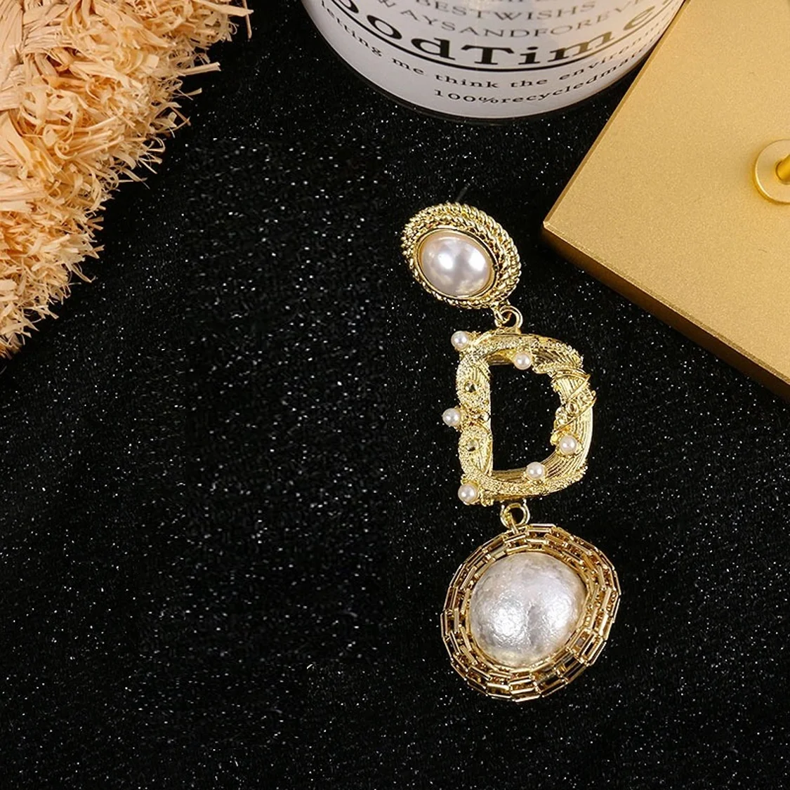 

New Classic Vintage Earrings Letter D Pearl Alloy 3D Carved Tassels Only Single Earrings Fashion Jewelry