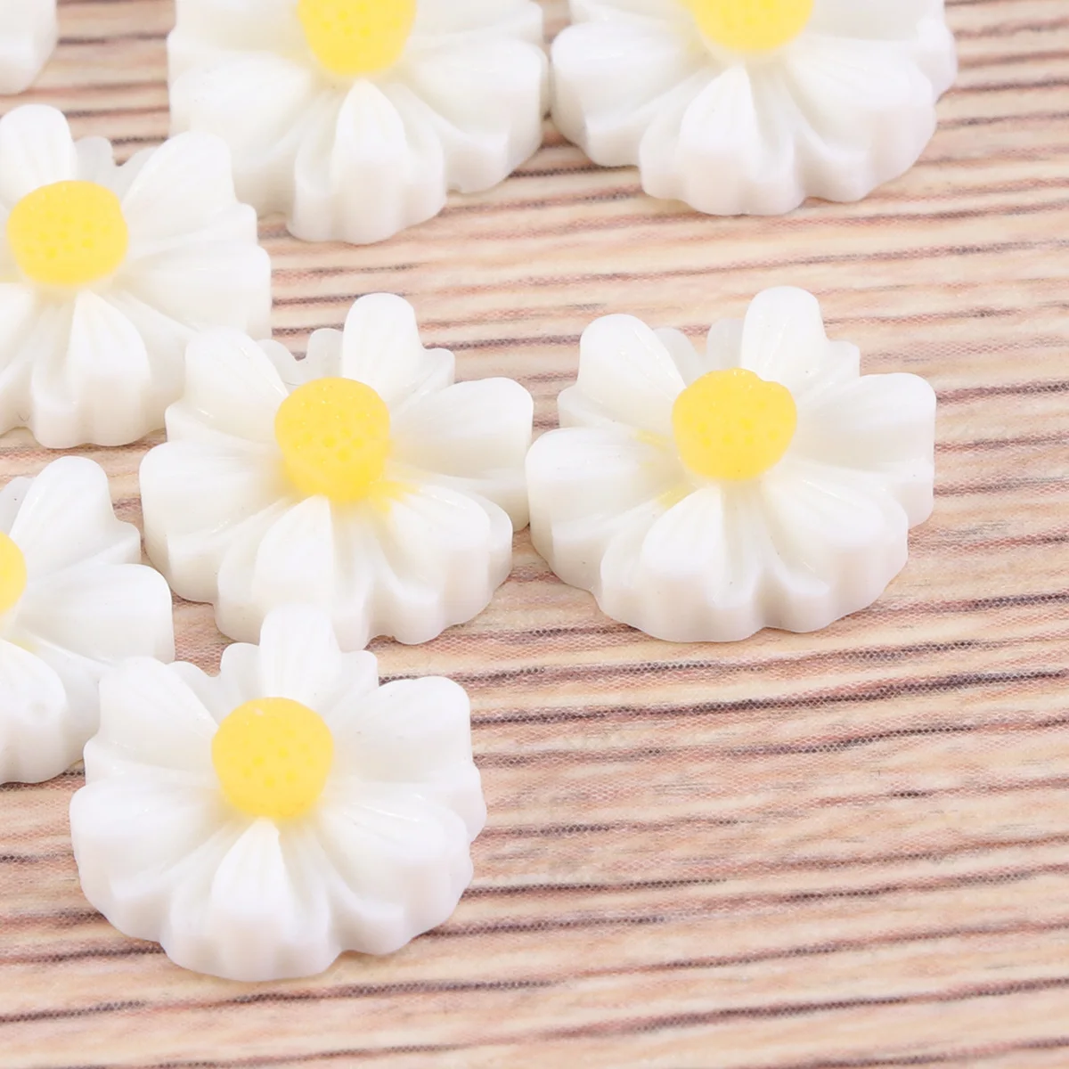 

20 pcs 22Mm Plastic Artificial Flowers Diy Craft Accessories For Jewelry Resin Casting Home Decoration White Daisy Flower Beads