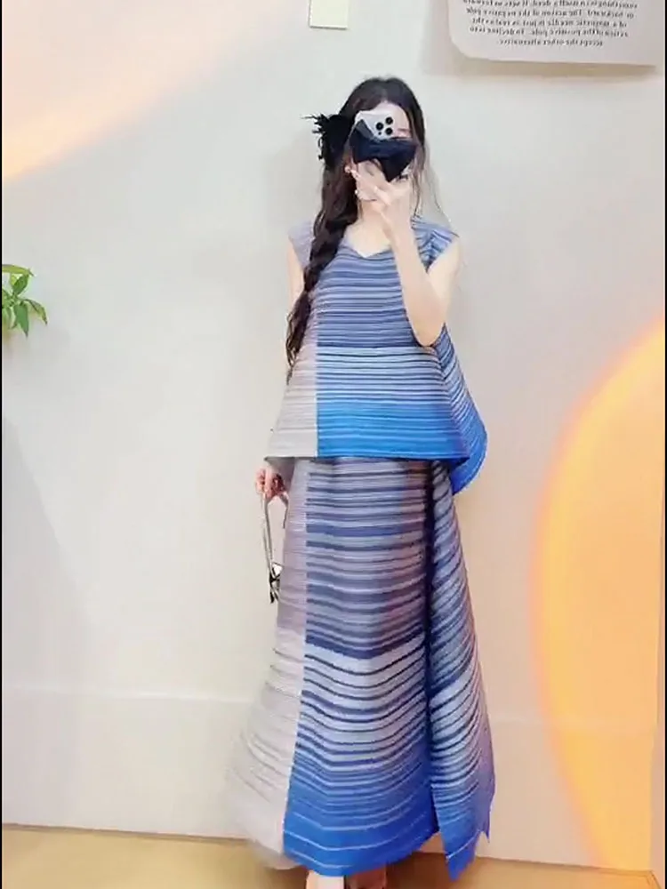 

Loose Oversize Sleeveless Top And Skirt Set Grey Pleated Summer Outfit by Sanza Artistic Fashion Polyester round Neck Two-Pie...