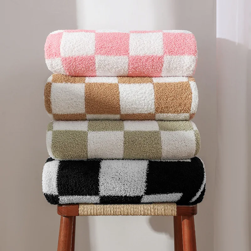 Nordic Single-Sided Velvet Checkerboard Blanket Comfortable Office Sofa Throw Blanket for Napping Shawl Cushion for Four Seasons