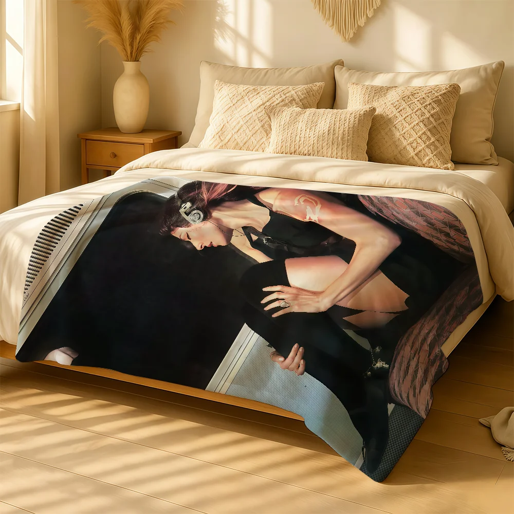 Singer C-Caroline P-Polachek Blanket For Soft Warm Knee For Bedroom Living Room Bed Sofa Camping Picnic Office Gift