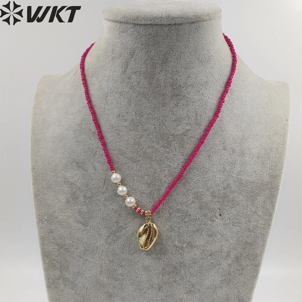 WT-JN211 Summer Hot sales fashion gold conch pendant with beads necklace tiny 16 inch long beads charm shell necklace