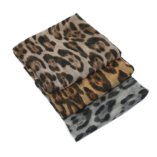 Imagen 2 del producto Nueva bufanda fina de gasa con protección solar para mujer, bufandas clásicas con estampado de leopardo para verano, Foulard suave para mujer, chales envolventes de viscosa para mujer