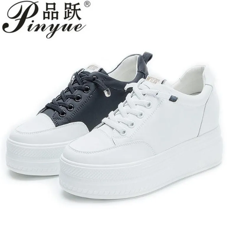 

Женские кроссовки из натуральной кожи, на танкетке 8 см