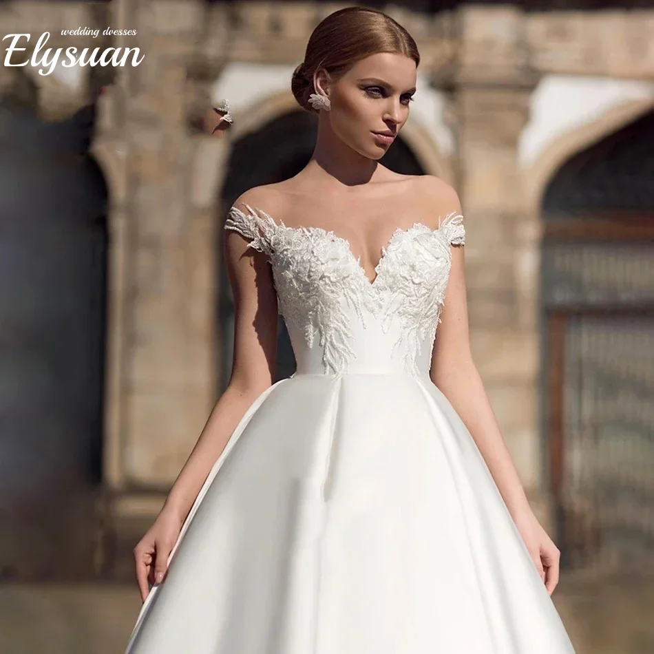 ชุดแต่งงานแบบเปิดไหล่ทรงเอไลน์ประดับลูกไม้หรูหราสำหรับเจ้าสาว