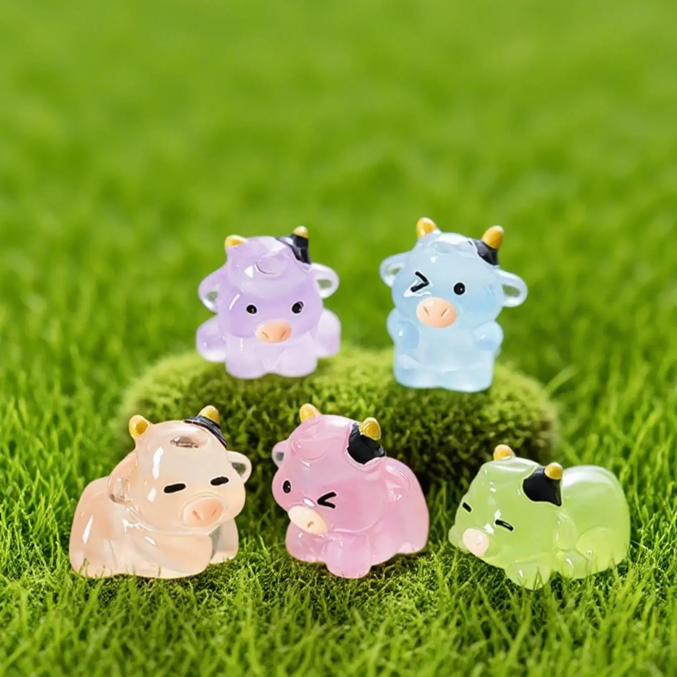 6/12 قطعة مضيئة صغيرة الراتنج البقرة توهج في الظلام الأبقار الملونة الحيوانات الصغيرة أرقام Crafts بها بنفسك الجنية حديقة الزجاج Contai