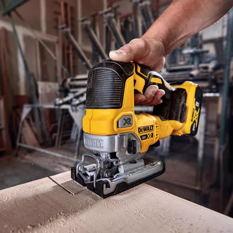 

Аккумуляторный бесщеточный лобзик DeWalt 20V DCS334 для резки дерева и металла