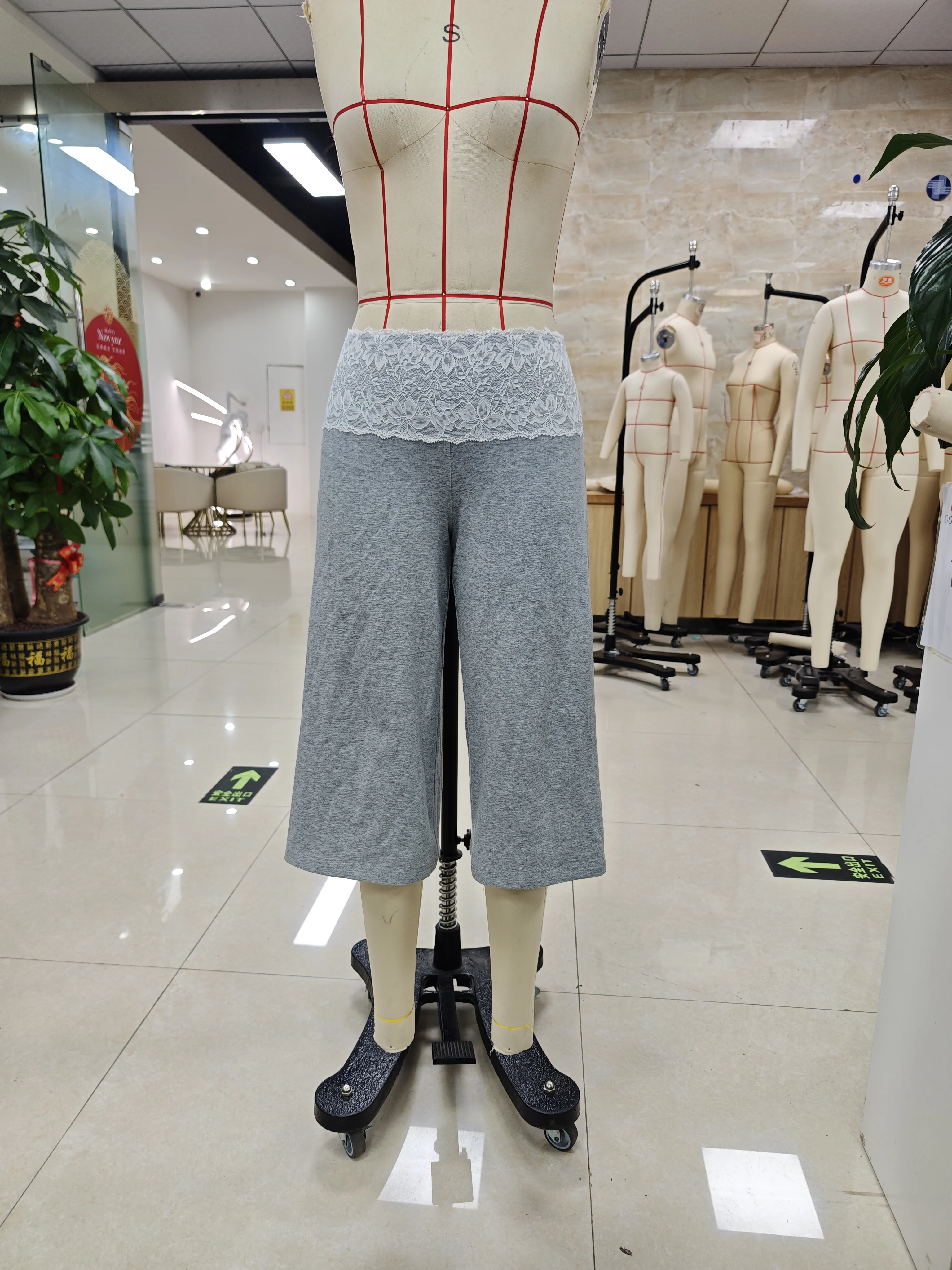 Women's Capri Pants Lace Foldover Waistband Low Rise Wide Leg Cropped Pants