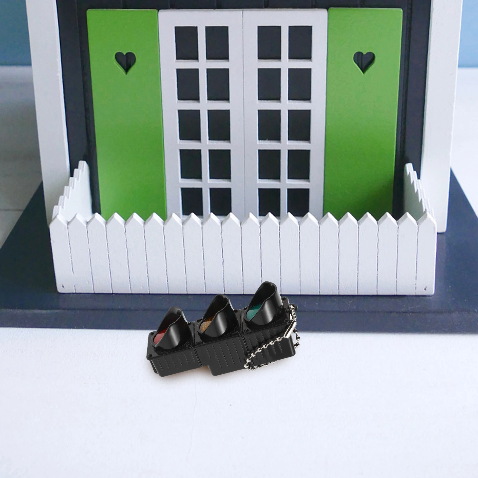 

2pcs Miniature Simulation Traffic Signal Light Toys for Children Education Decorative Plastic Crosswalk Lights Model