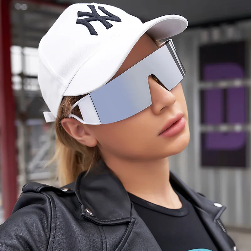 

2022 new one-piece sunglasses women's trendy European and American large-framed sunglasses women's outdoor riding sports glasses