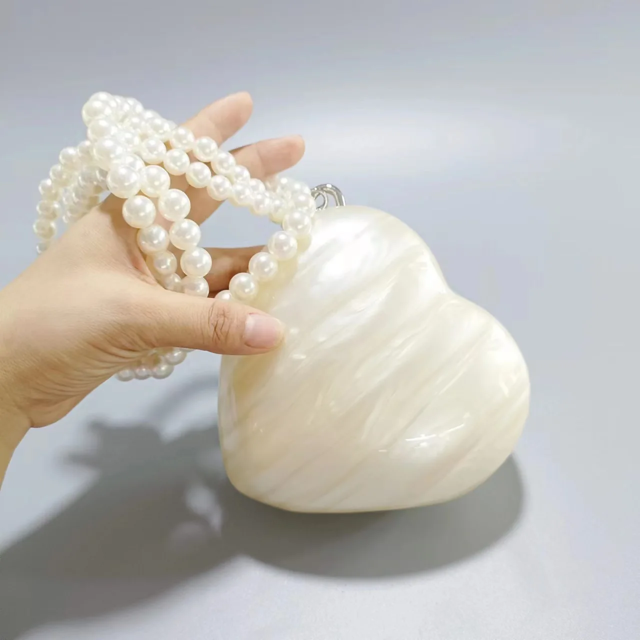 Women Bag Leather Handle Pearl Strap Acrylic Mini Heart Designer Luxury Clutch Evening Handbag for Wedding Party Crossbody Purse