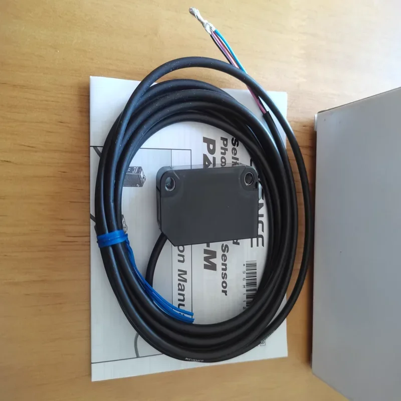 PZ-M71 Reflective NPN Photoelectric Switch Long-distance Detection Photoelectric Sensor PZ-M71 PZ-M33