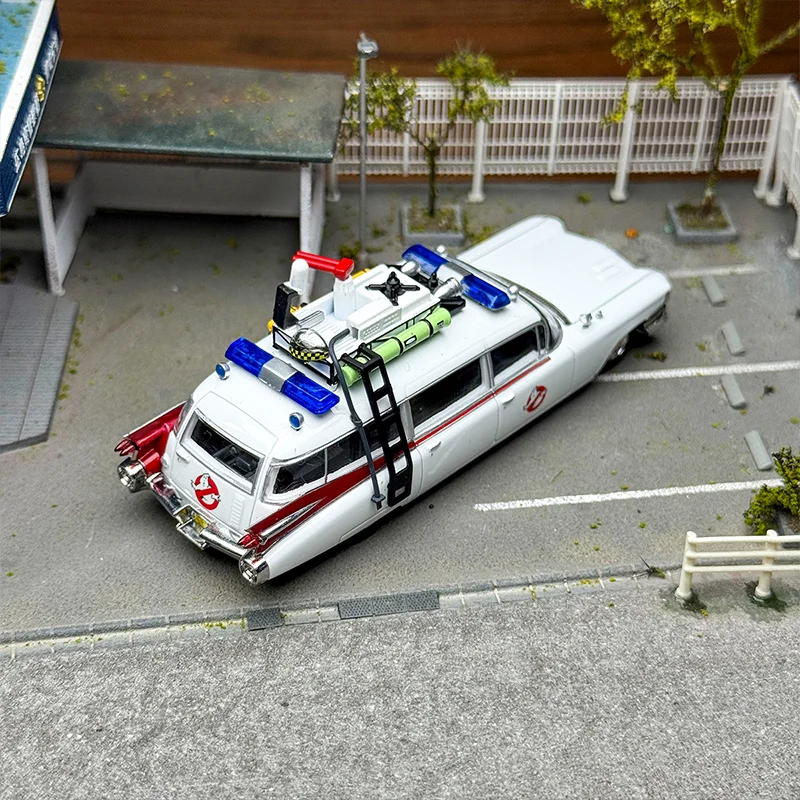 Novo em estoque ys 1:64 cadillac Ecto-1 ghost hunter carro simulação liga em miniatura modelo de carro fundido brinquedo personalizado presente ornamento