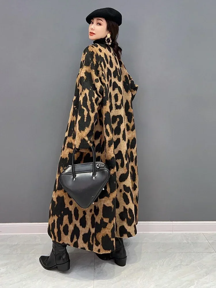 XITAO Leopardo monopetto con scollo a V Miscele Tasca Patchwork Manica lunga Moda allentata Cappotto lungo a metà polpaccio 2024 Autunno Nuovo LJ1063