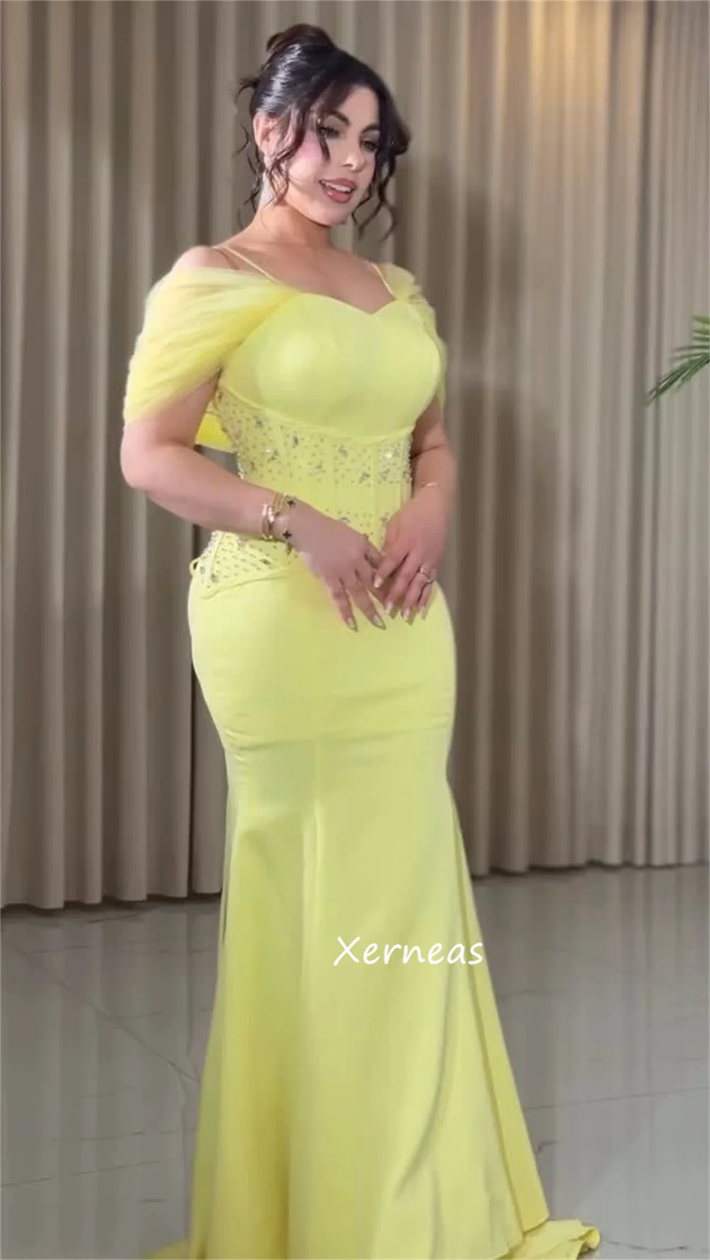 Abiti lunghi personalizzati con pieghe in jersey squisito con motivo a paillettes a sirena con spalle scoperte Occasioni su misura eleganti