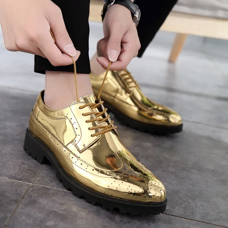 

Gold Silver Men Patent Leather Business Formal Shoes Fashion Trend Derby Oxford Shoes for Men Party Brogue Shoes Zapatos Hombre