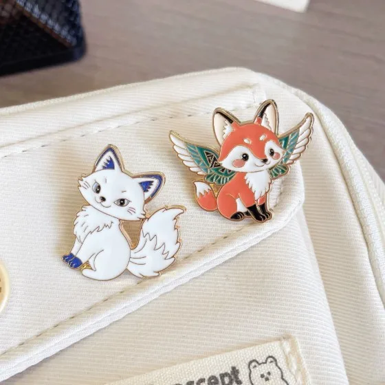 

Cute Fox Brooch Metal Badge Male and Female Student Bags Clothing Buckle Pendant