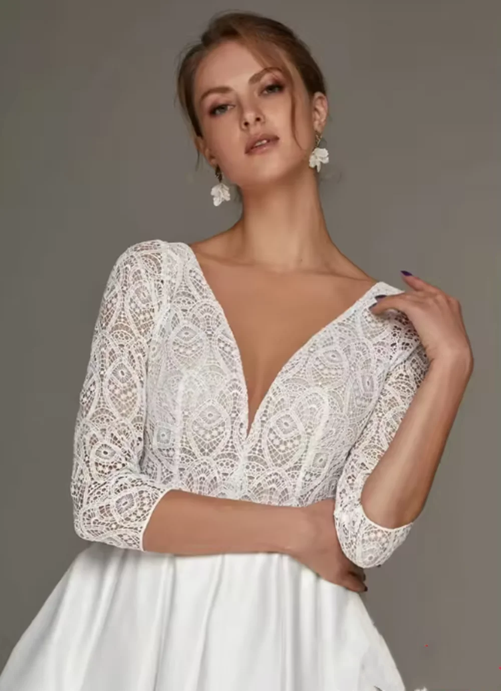 

Custom exquisite satin wedding dress with an elegant V-neck, classic A-line, perfect for a dreamy bride or stylish bridesmaid pa