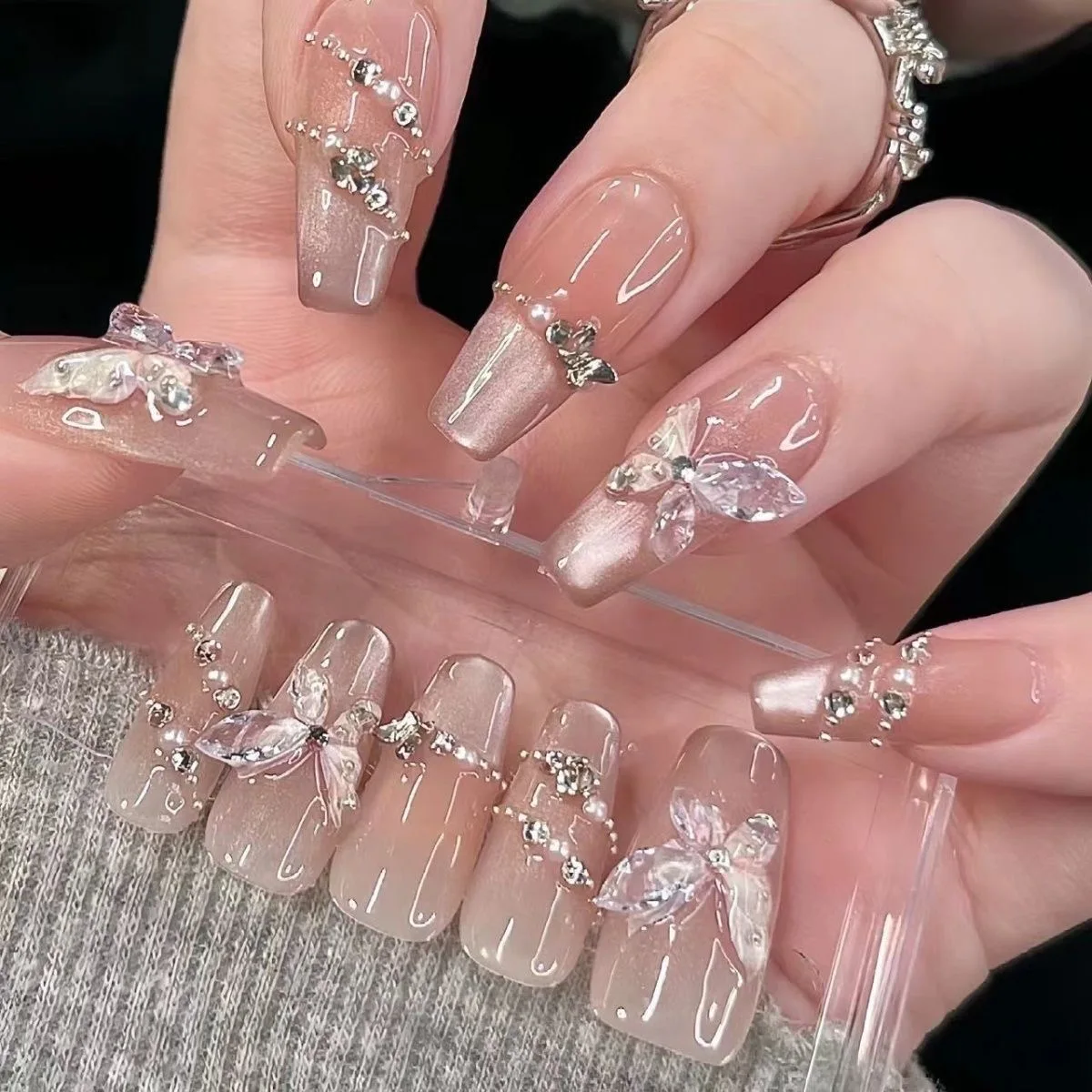 Ręcznie robione piękne paznokcie Y2k Press on Nails Cherry Blossom Butterfly Pink Ballet z wzorem Full Cover Long Coffin Akrylowe końcówki do paznokci