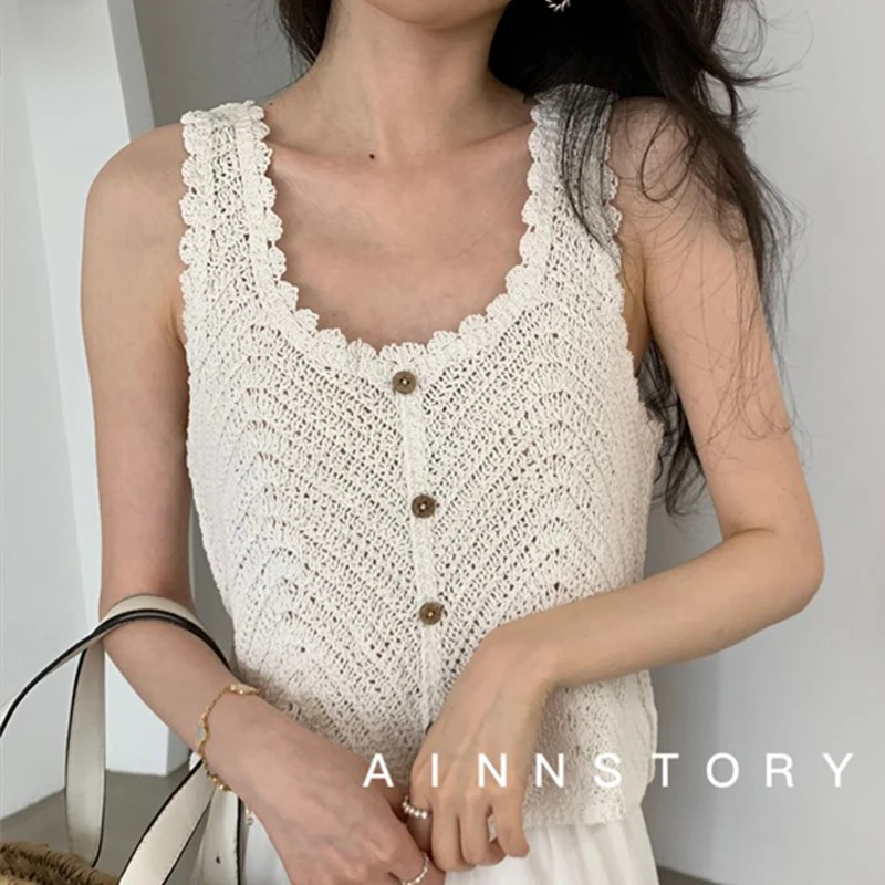 Summer round neck sleeveless knitted short vest for women Korean version can be worn inside and out with a knitted shirt vest fo