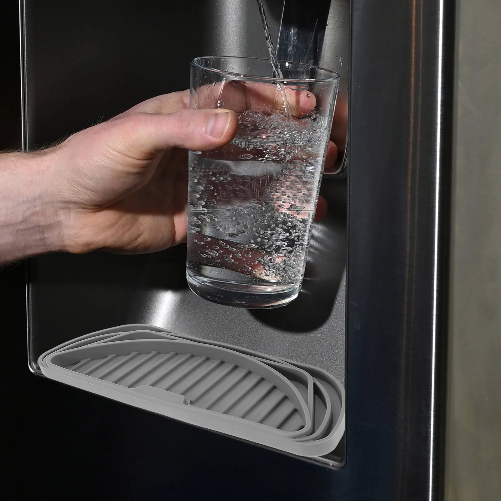 

2Pcs Refrigerator Drip Tray Catcher Silicone Non-Slip Fridge Water Dispenser Drip Pan Large Capacity Semi-Circle Rectangular