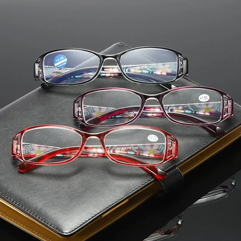 A Pair of PC Printed Reading Glasses Gorgeous Female Anti-Blu-ray Retro HD Glasses for the Elderly Fashion Reading Glasses