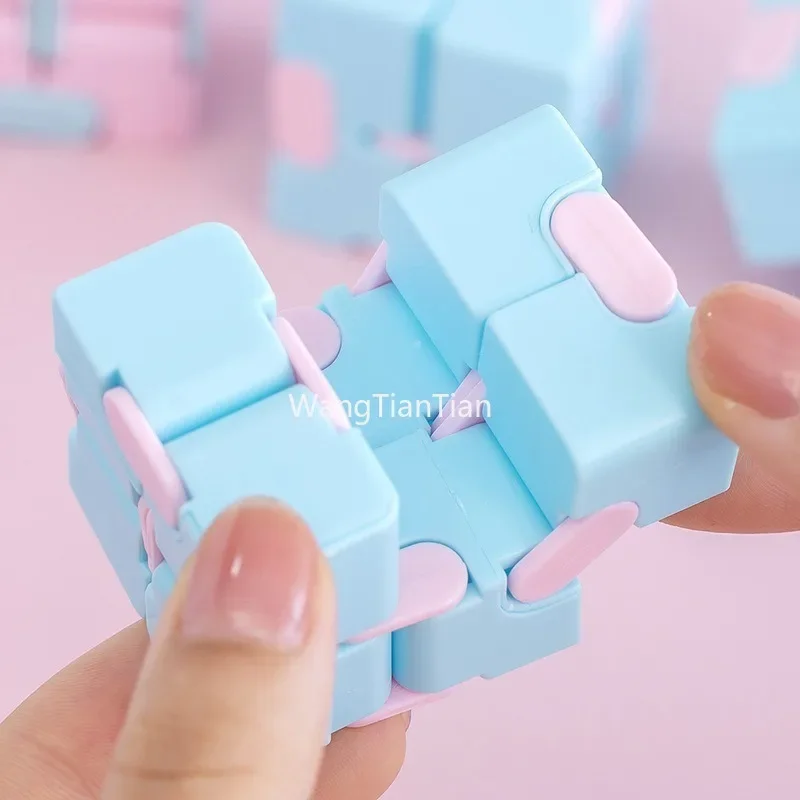 Giocattolo di decompressione per adulti per bambini Infinity Magic Cube Square Puzzle Toys allevia lo Stress divertente gioco a mano giocattoli labirinto a quattro angoli