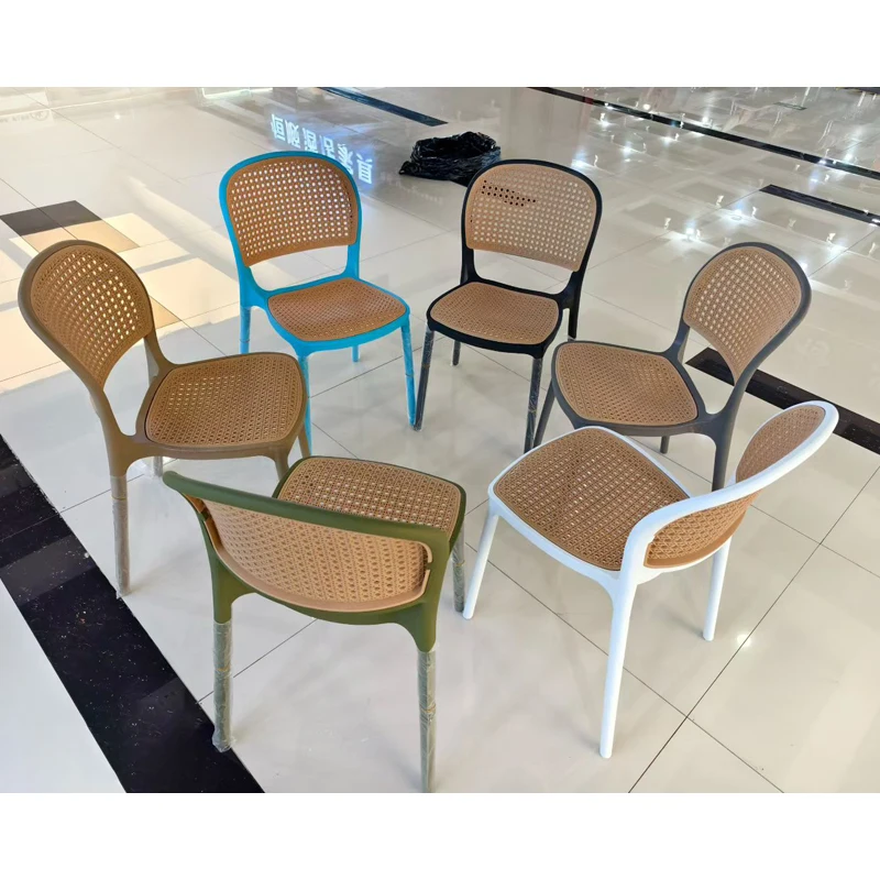 ガーデンカラーのハイバックカフェレストラン家具椅子、快適なアームレスチェア、プラスチックラタンスタイルのガーデンチェア