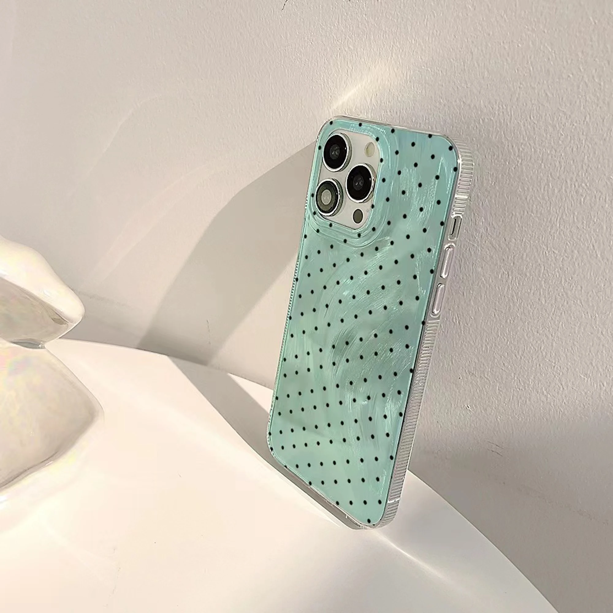 The new colorful polka-dot phone case with chain is suitable for iPhone 15 14 13 12 11 all-inclusive shock-proof girl phone case